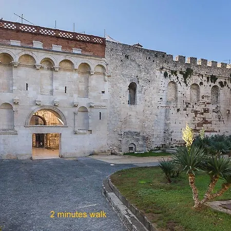 Apartment Old City Luxury Iris *